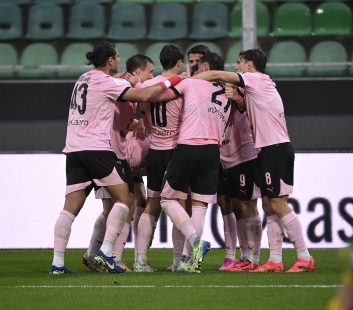 Palermo celebrate against Modena