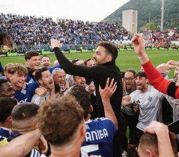 Cesc Fabregas celebrates survival with his Como squad
