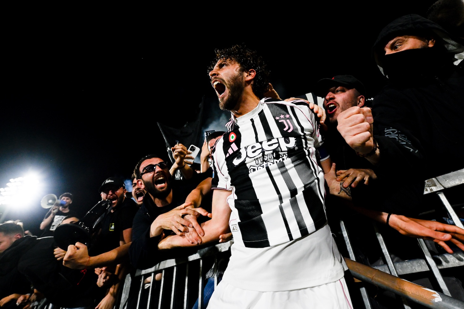 Manuel Locatelli celebrates during Juventus's victory over Venezia