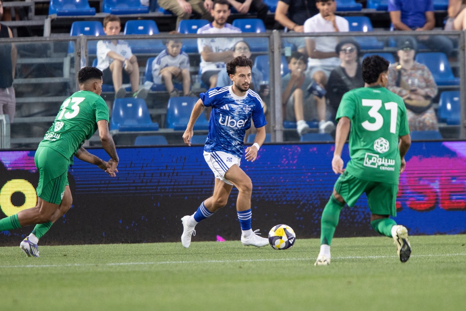 Nicolas Kuhn plays for Como against Al Ahli