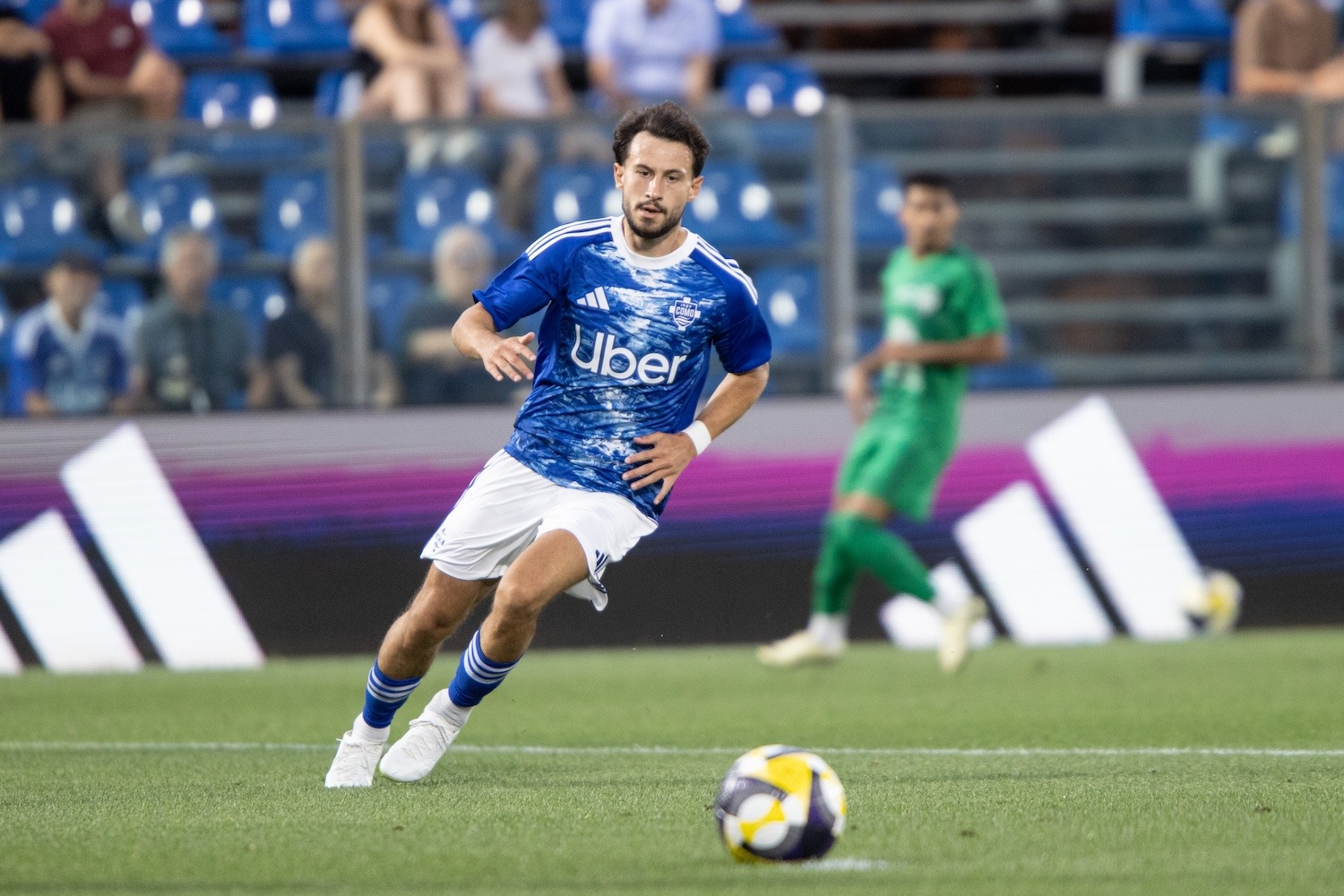 Nicolas Kuhn playing for Como against Al Ahli