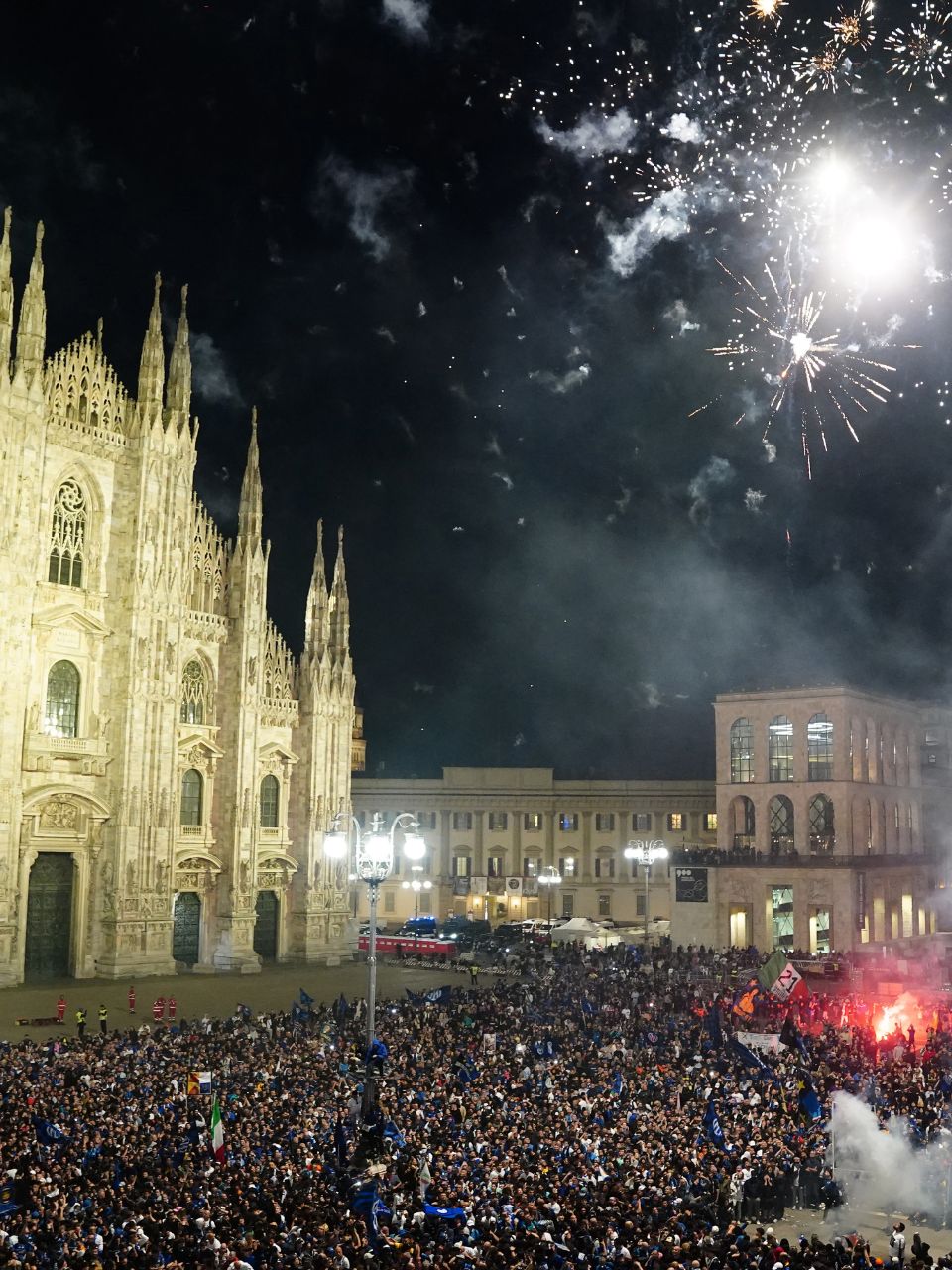 PIAZZAS, PYRO AND CANAL CRUISES